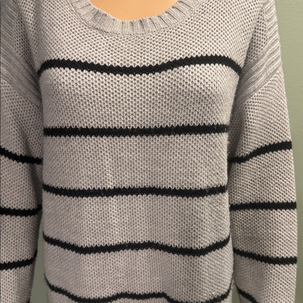 a.n.a Gray Knit Sweater size XL - Picture 2 of 4